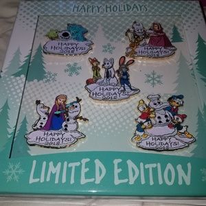 Disney Happy Holidays 2018 L.E. pin set